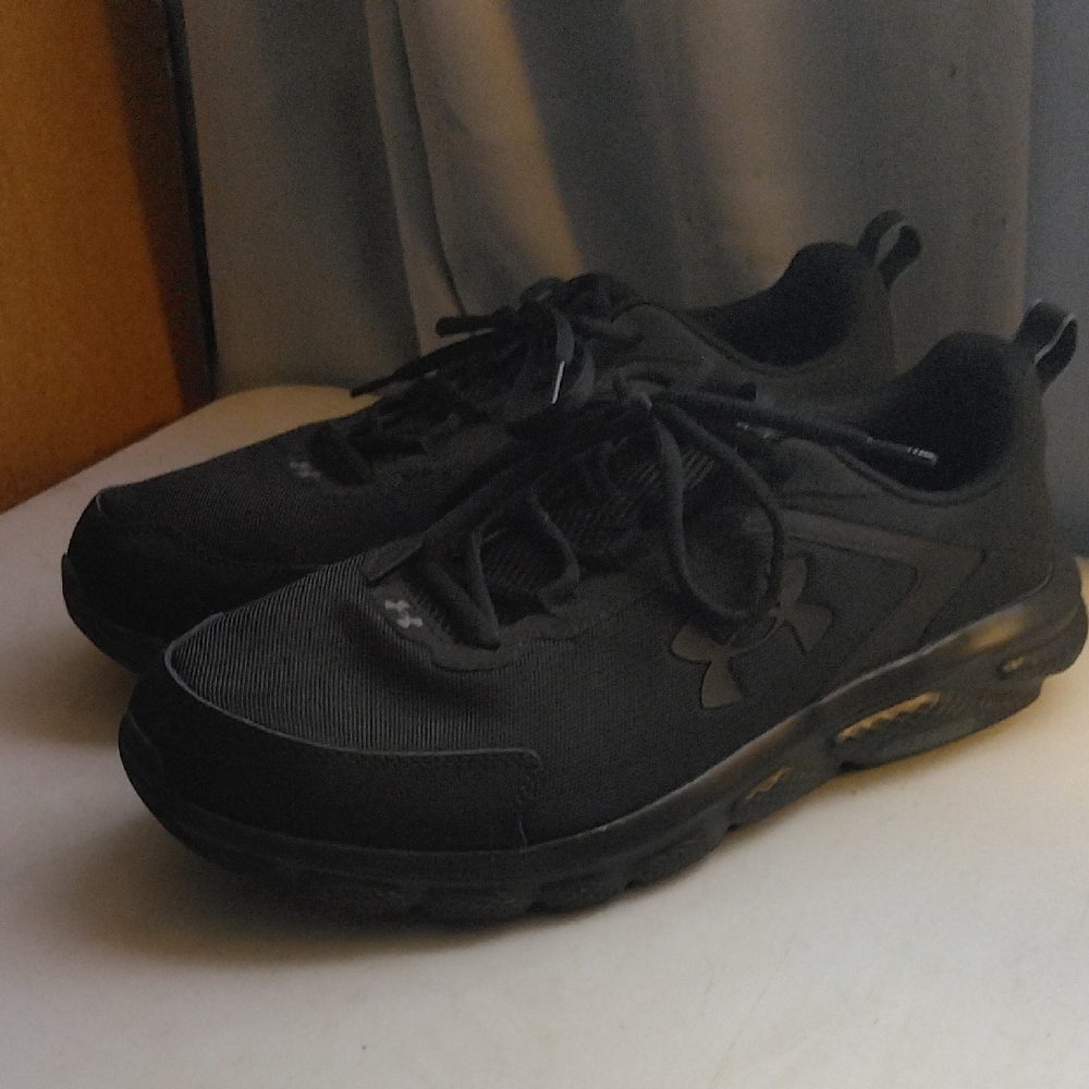 Under Armour Charged Assert 9 Size 13 4E